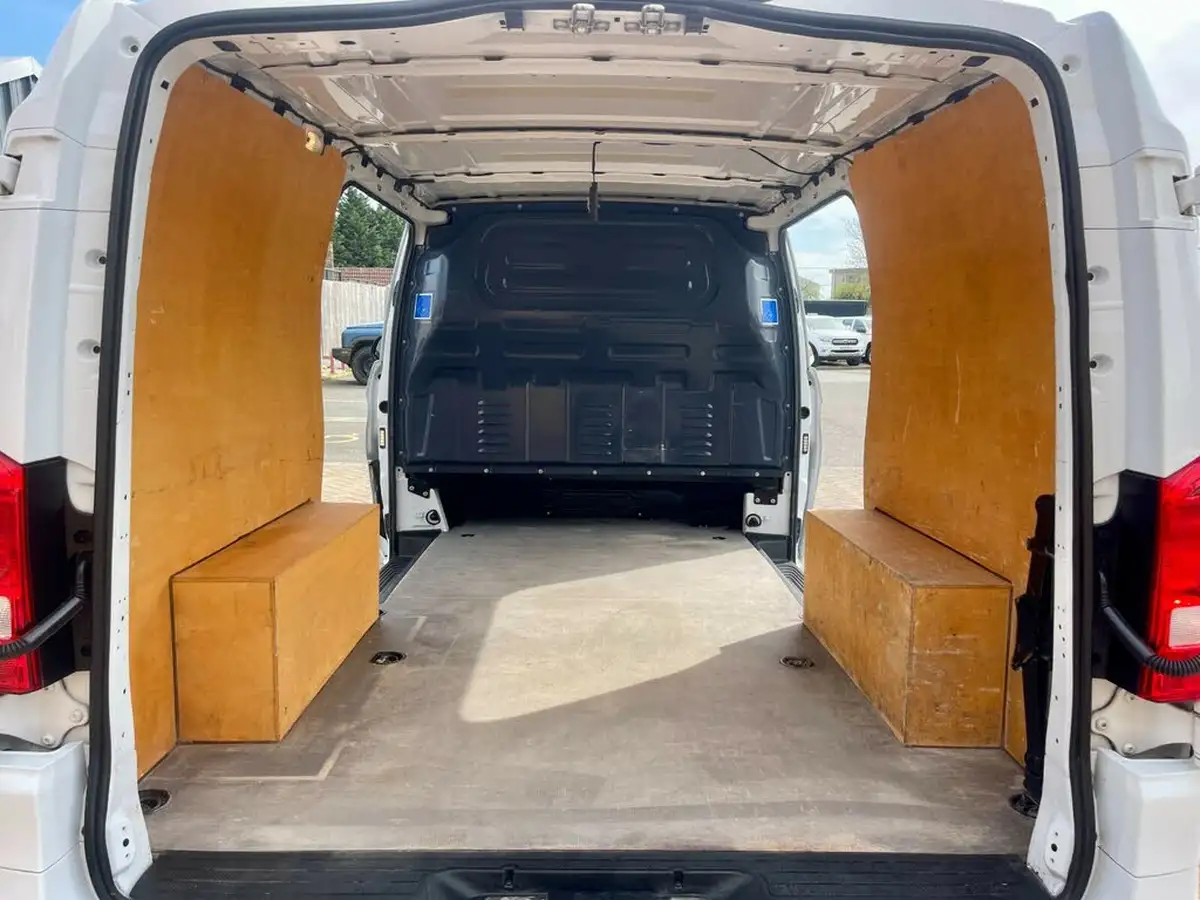 2021-mercedes-benz-vito-18-cdi-114-progressive-l2-panel-big-45