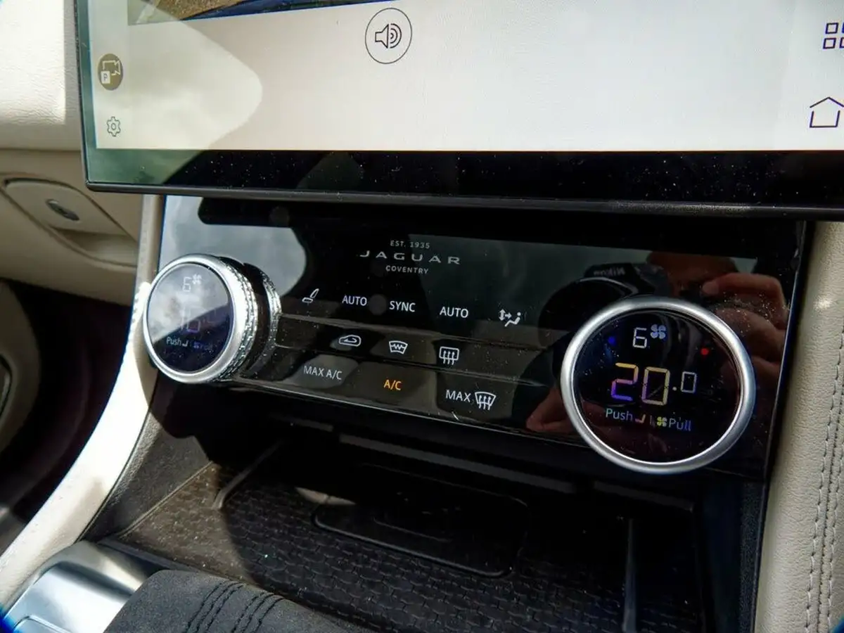 2024-jaguar-f-pace-20-d200-r-dynamic-hse-black-big-42
