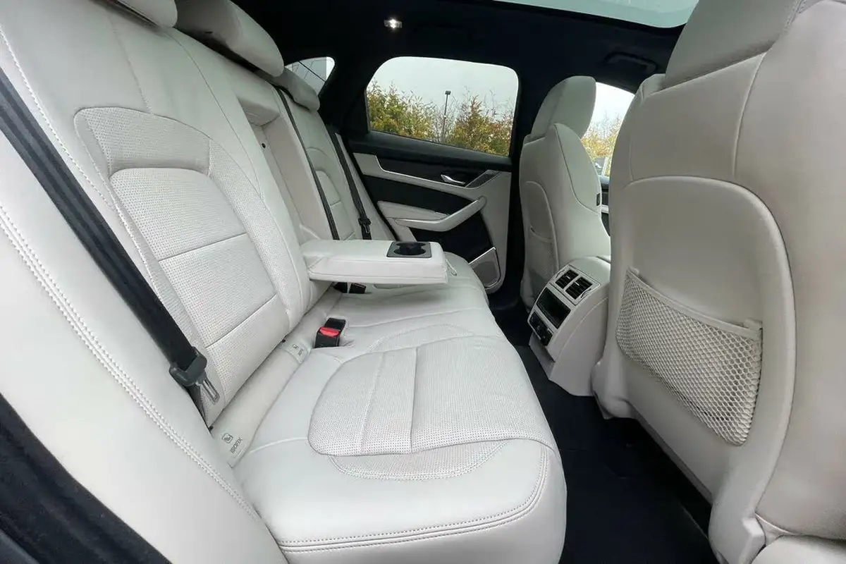 2024-jaguar-f-pace-20-d200-r-dynamic-hse-black-90th-anniversary-edition-big-18