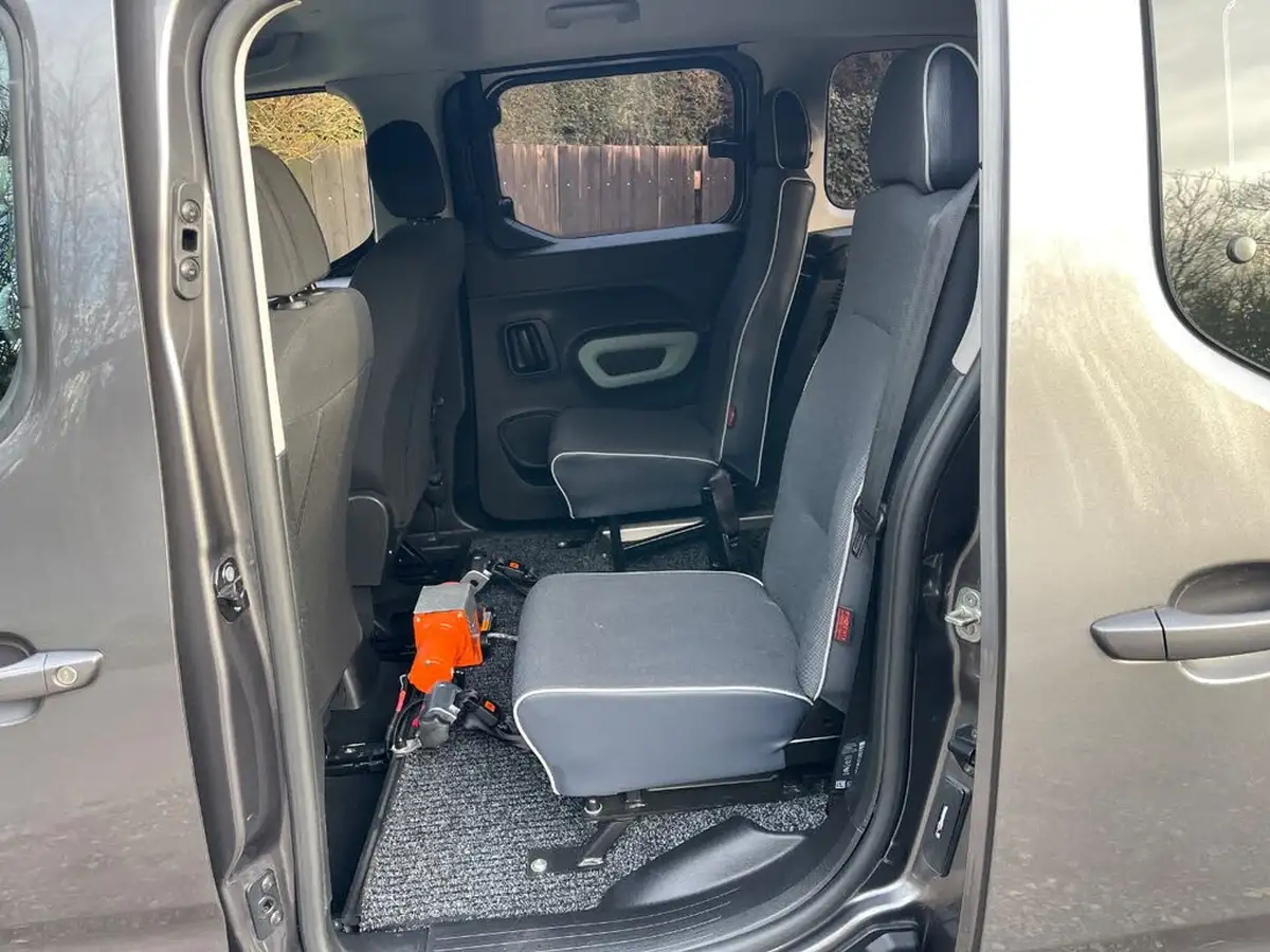 2020-citroen-berlingo-15bluehdi-feel-m-size-100ps-big-7