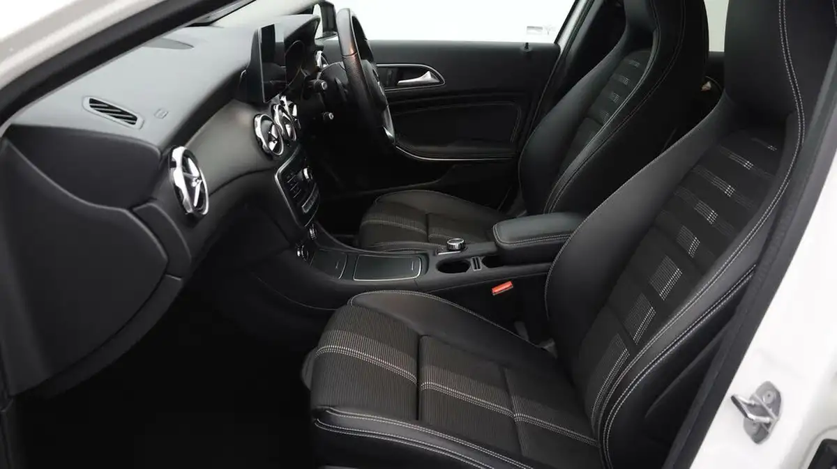 2019-mercedes-benz-gla-class-16-gla-180-urban-edition-7g-dct-big-13