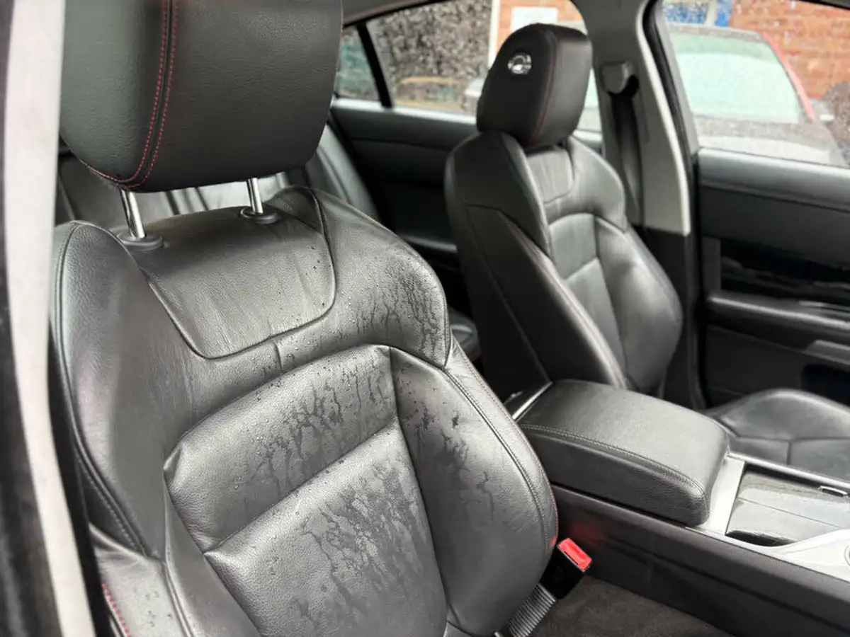 2015-jaguar-xf-22td-r-sport-black-saloon-4d-big-26