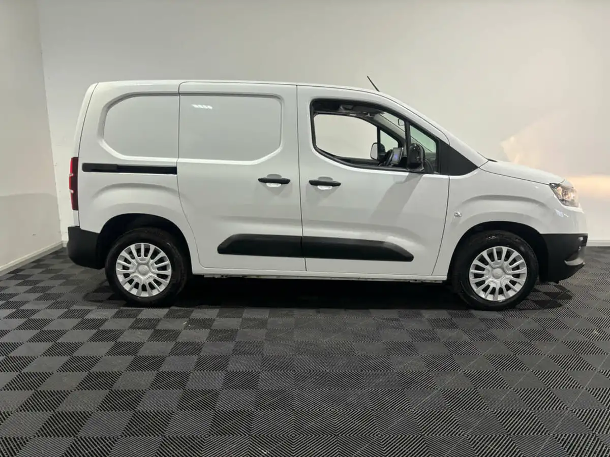 2023-toyota-proace-city-15d-icon-l1-big-1