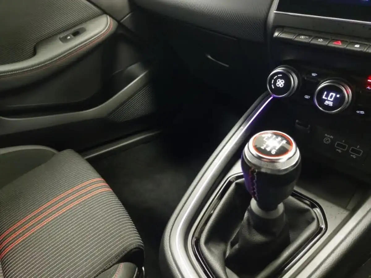 2023-renault-clio-10-tce-rs-line-big-17