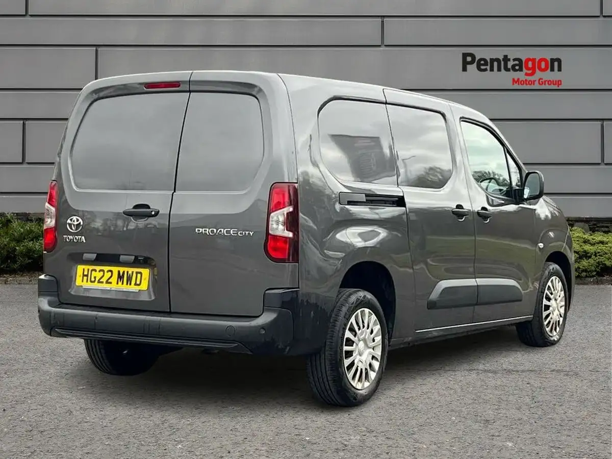2022-toyota-proace-city-15d-icon-l2-big-3