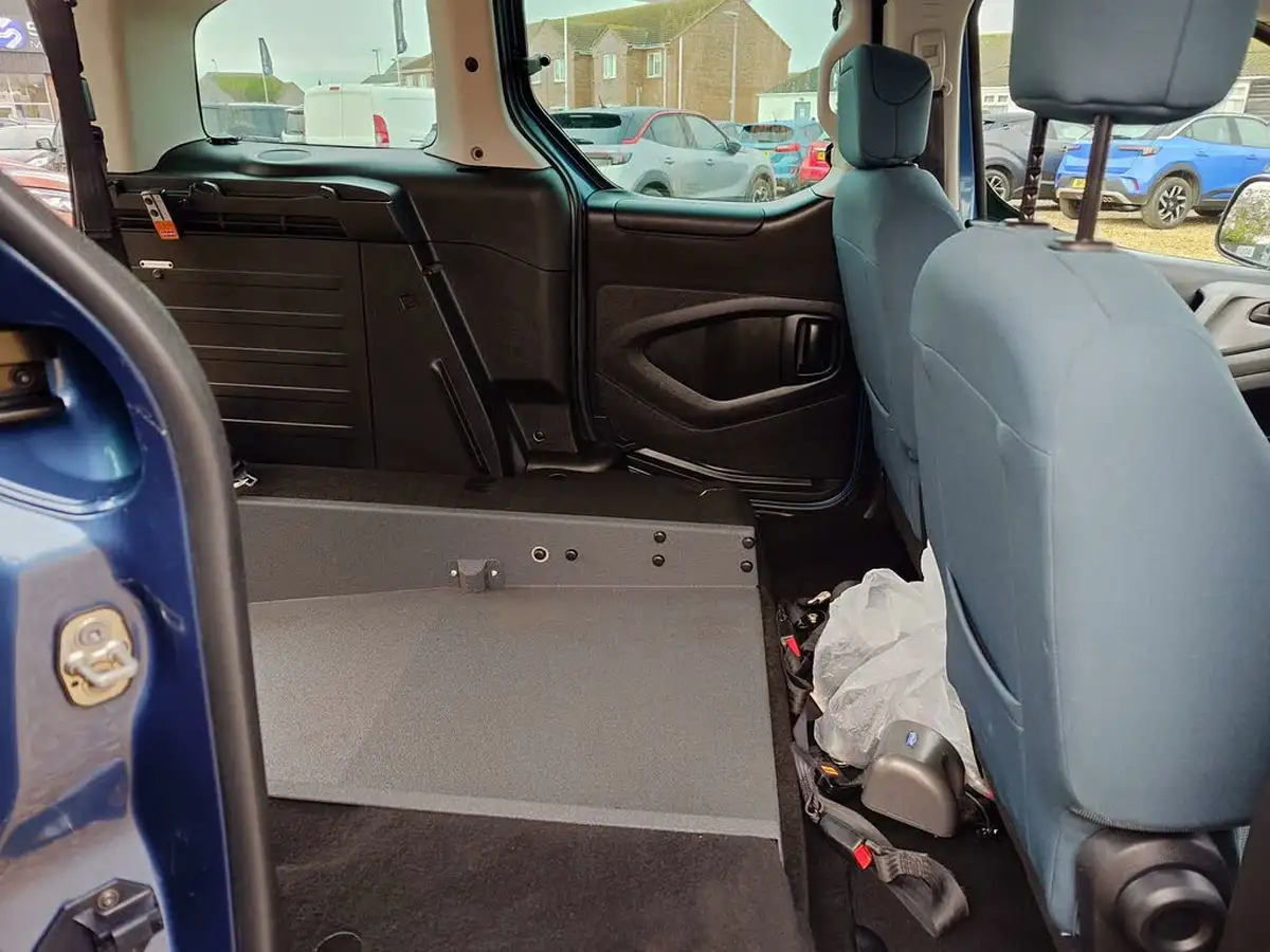 2017-citroen-berlingo-16bluehdi-multispace-feel-102ps-ss-etg6-big-19