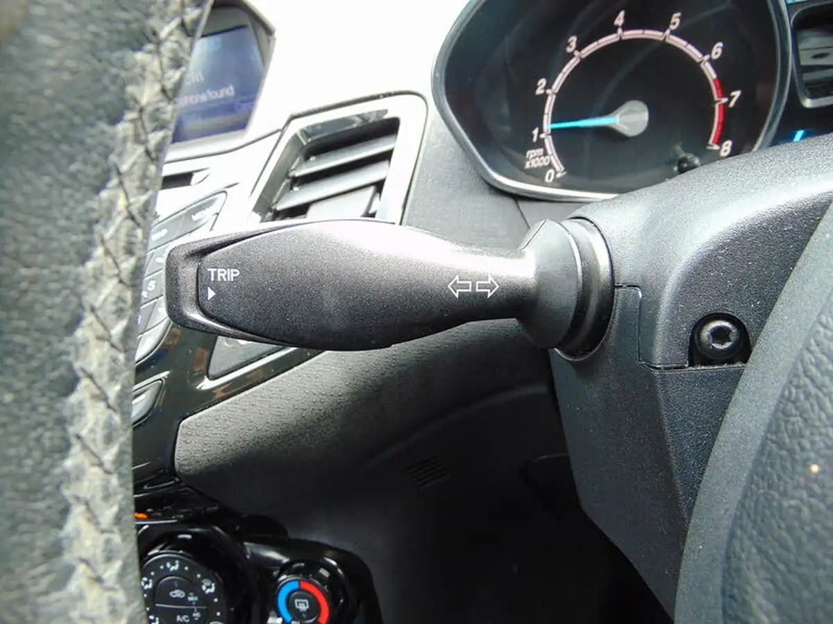 2016-ford-fiesta-125-zetec-3d-big-24