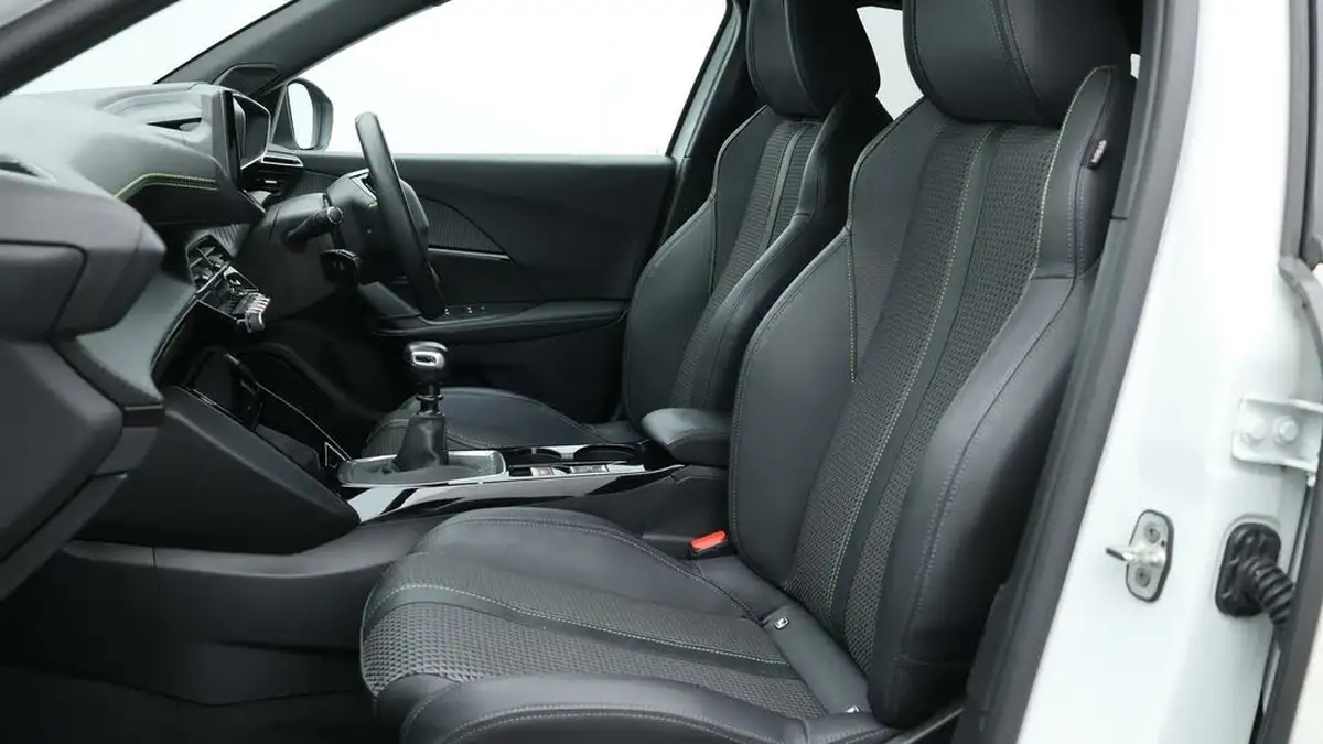 2022-peugeot-2008-suv-12-puretech-gt-big-14