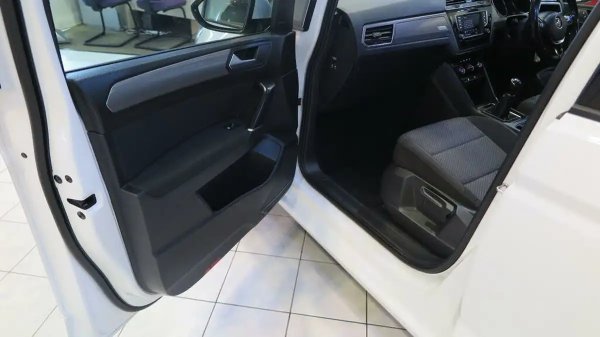 2017-volkswagen-touran-12-tsi-se-big-22