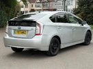 2014-toyota-prius-small-12
