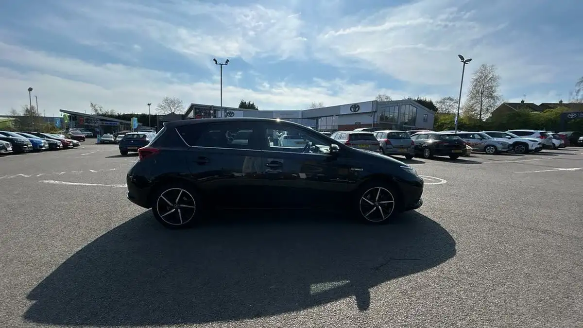 2017-toyota-auris-18-vvt-i-hsd-design-tss-hatchback-big-15
