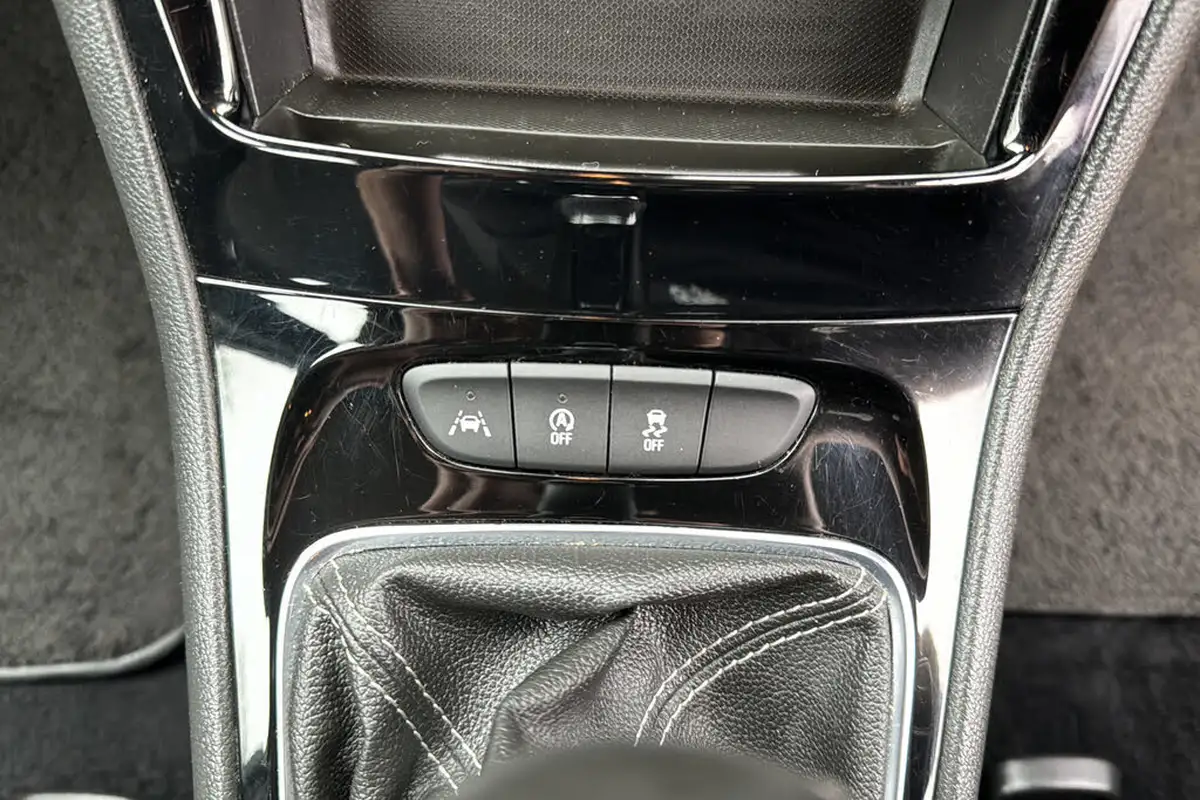 2019-vauxhall-astra-12-turbo-sri-145ps-big-26