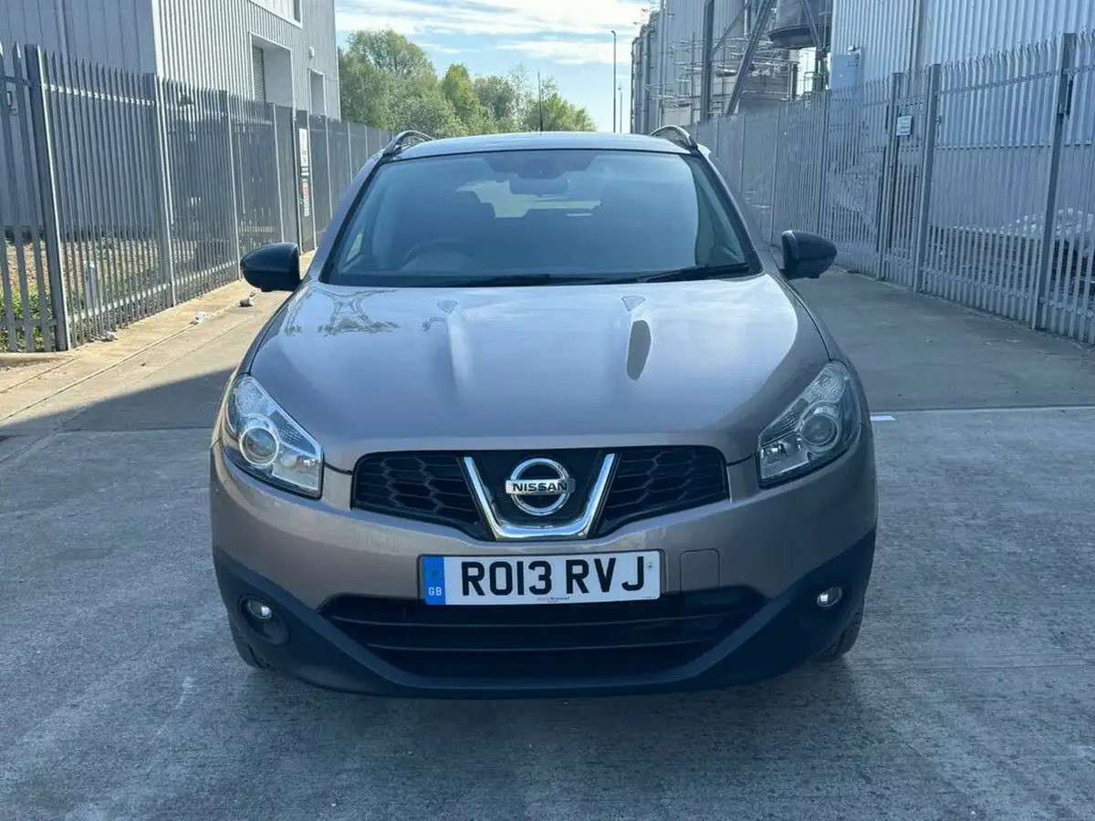 2013-nissan-qashqai-20-360-cvt-big-42