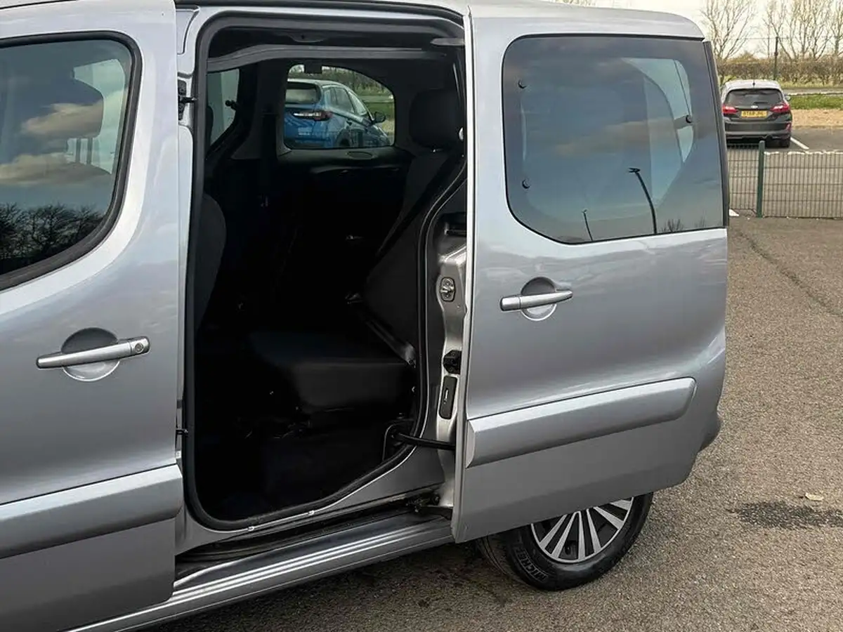 2018-peugeot-partner-big-11
