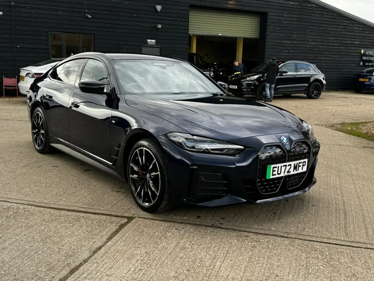2022-bmw-i4-e-m50-big-16