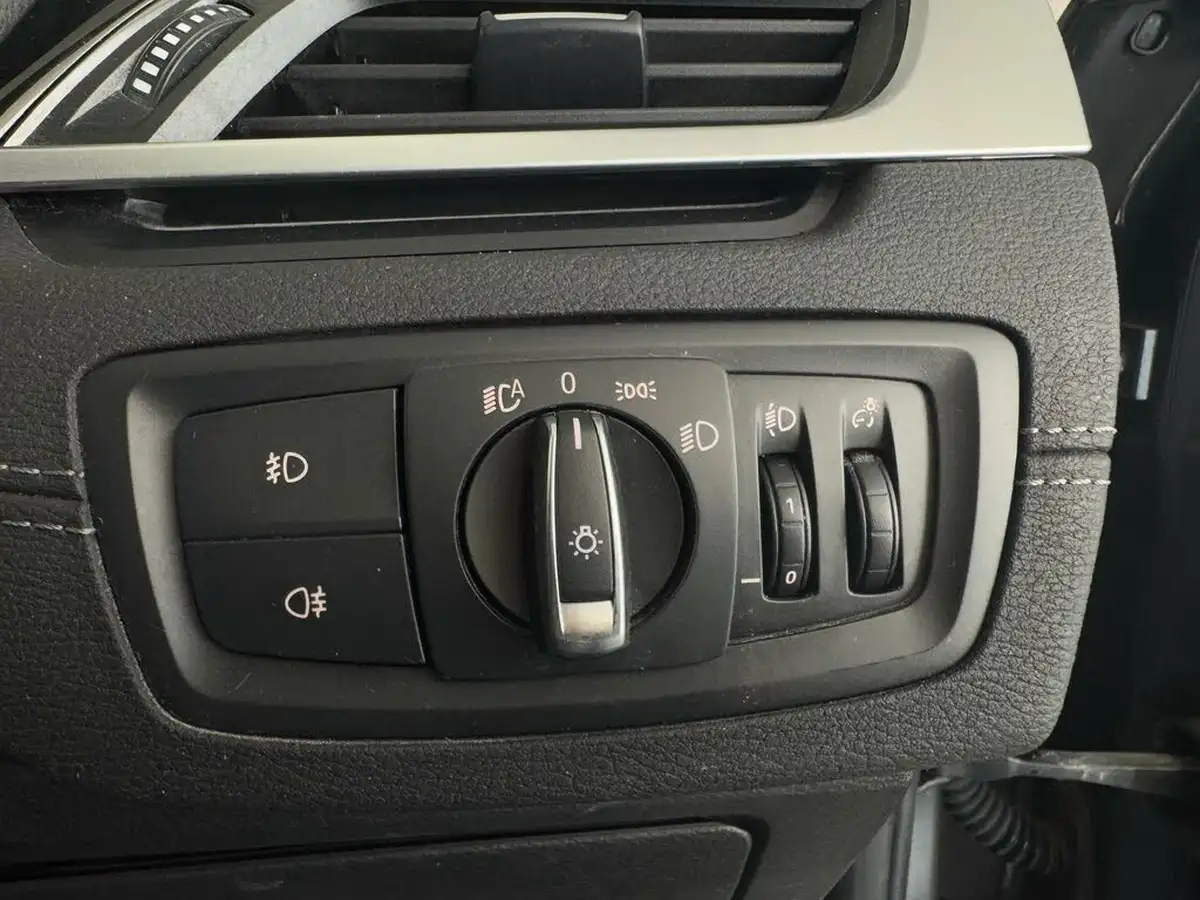 2019-bmw-x1-20-sdrive-20i-xline-sdrive-20i-big-22