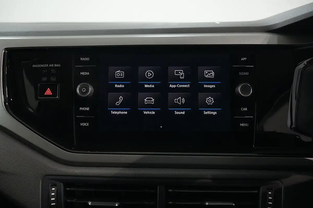 2018-volkswagen-polo-10-se-75ps-big-29