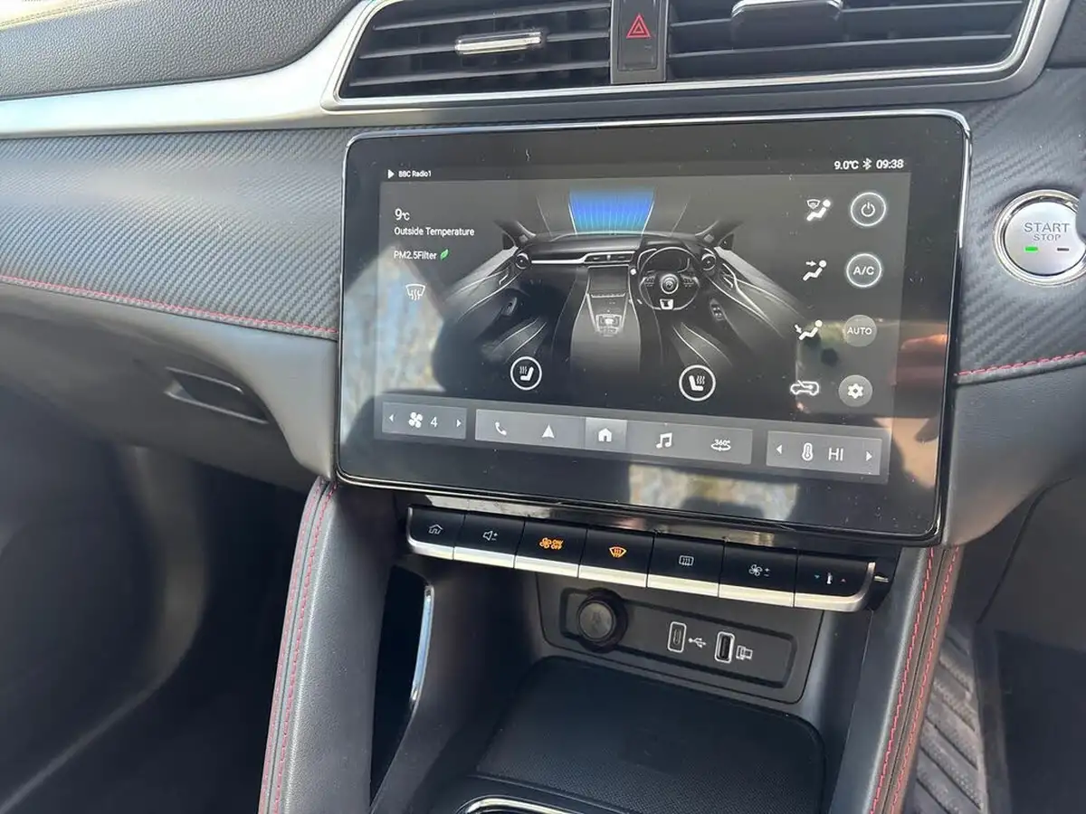 2022-mg-zs-suv-e-trophy-ev-156ps-long-range-big-17