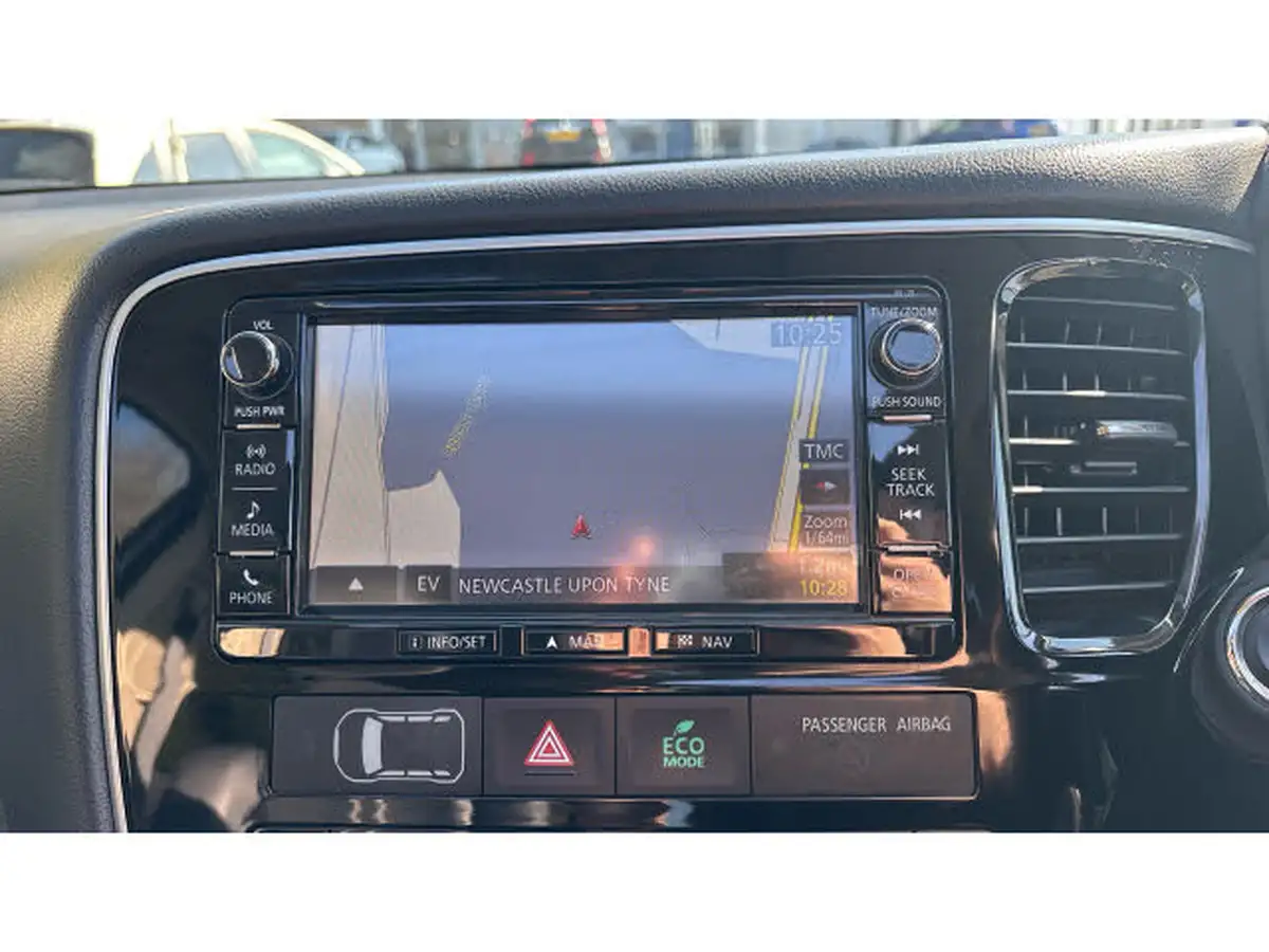 2015-mitsubishi-outlander-20-gx4h-phev-big-42