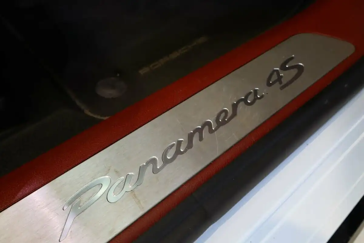 2017-porsche-panamera-40-v8-4s-diesel-422ps-sport-turismo-big-17
