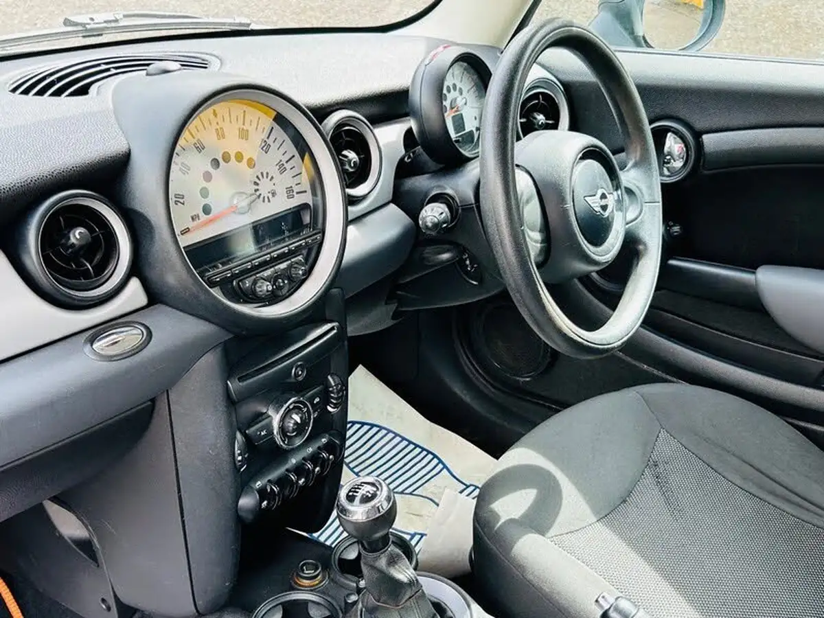 2012-mini-cooper-16td-one-d-big-17
