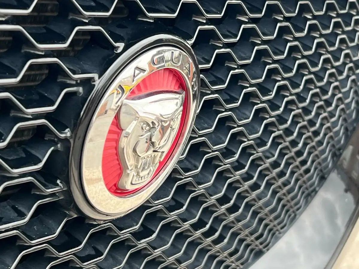 2016-jaguar-f-pace-20-i4d-r-sport-awd-auto-big-29