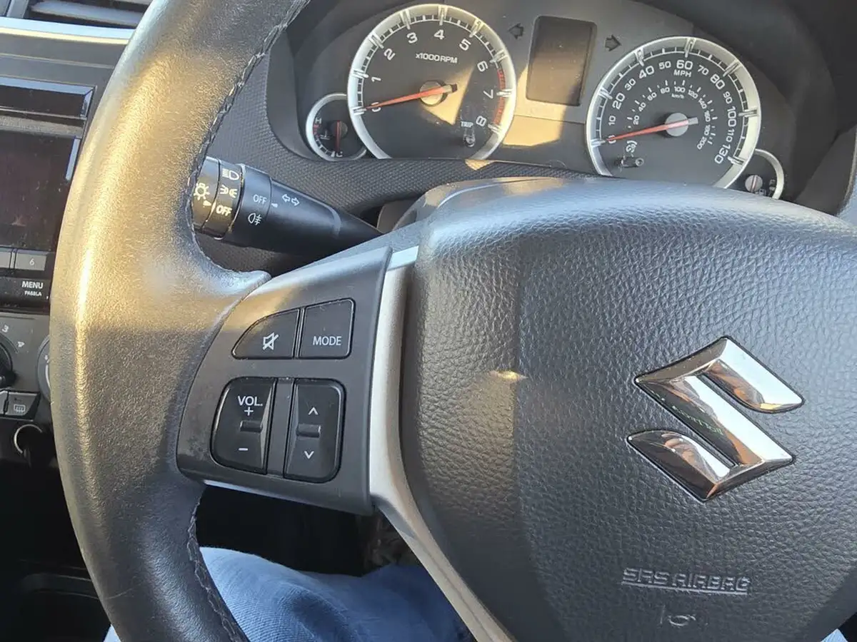 2013-suzuki-swift-12-sz2-5d-big-25