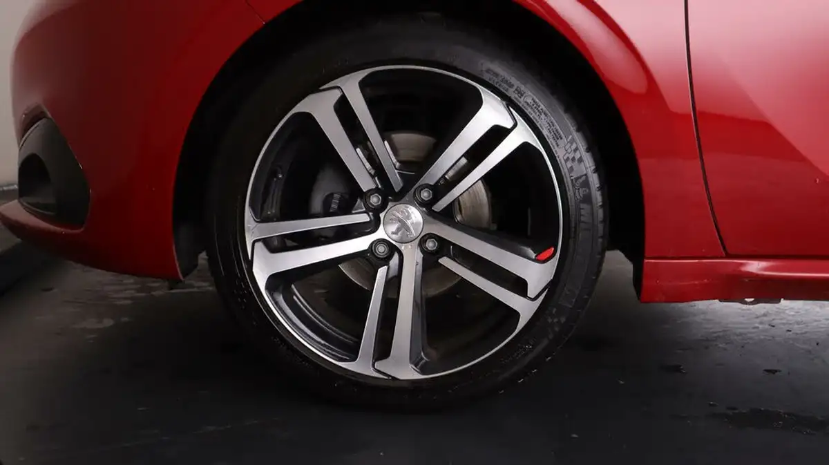 2019-peugeot-208-12-puretech-gt-line-110bhp-big-18