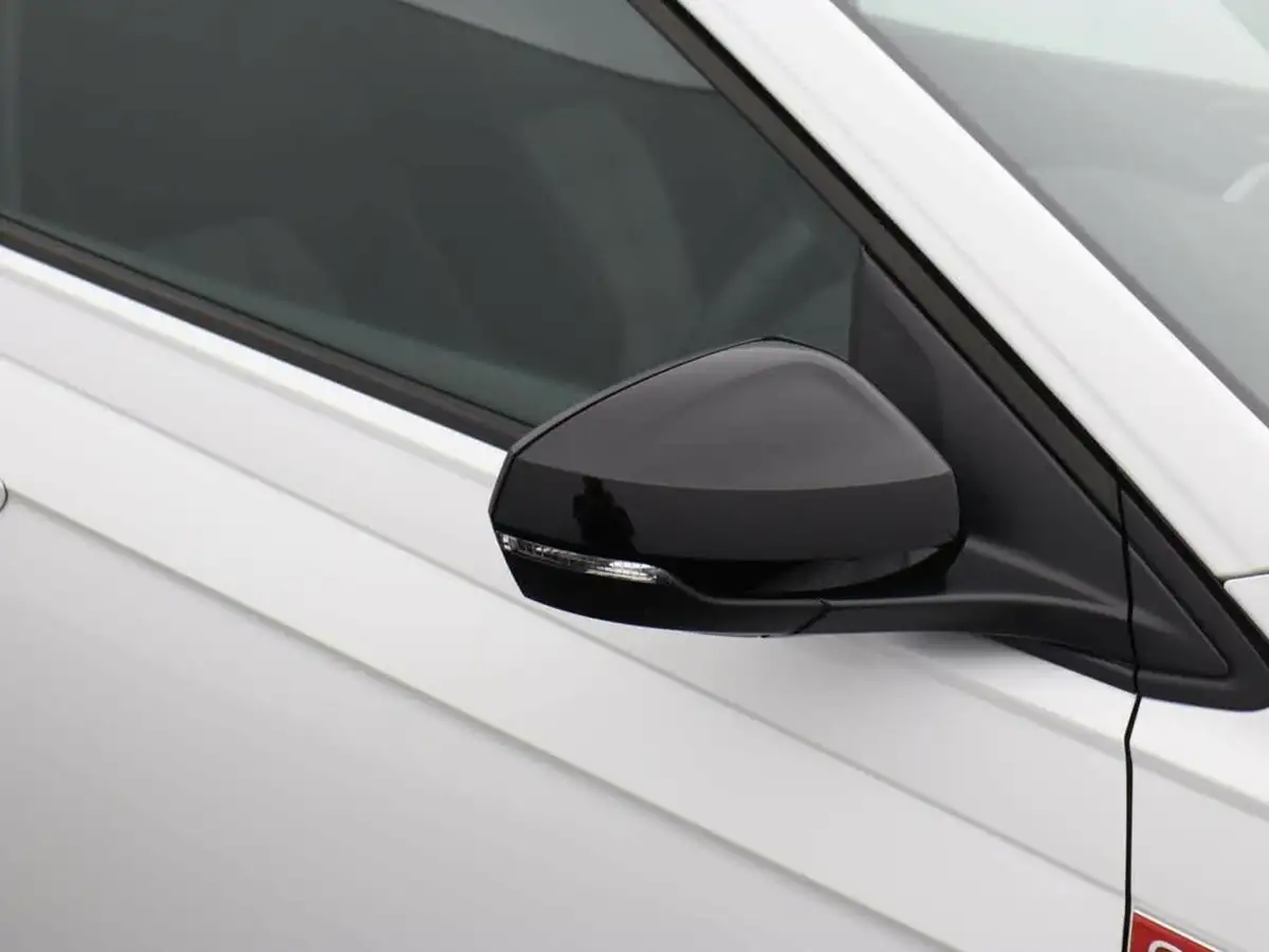2023-volkswagen-polo-big-45