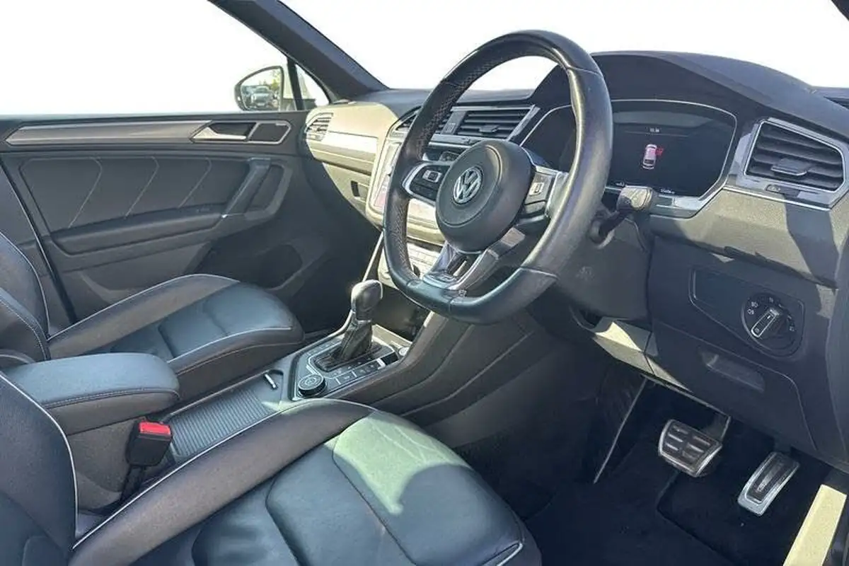 2017-volkswagen-tiguan-20-tsi-r-line-dsg-big-8