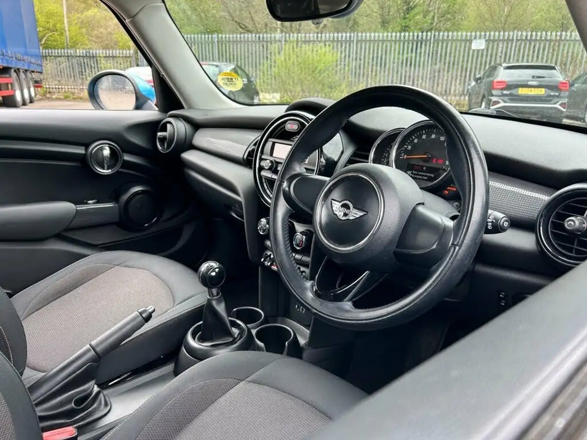 2014-mini-cooper-15-cooper-5d-big-8