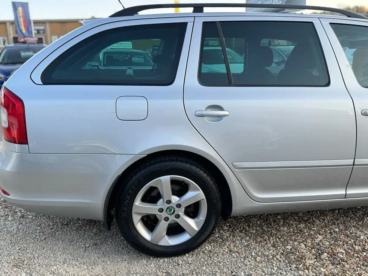 2012-skoda-octavia-20td-se-plus-140bhp-estate-big-17
