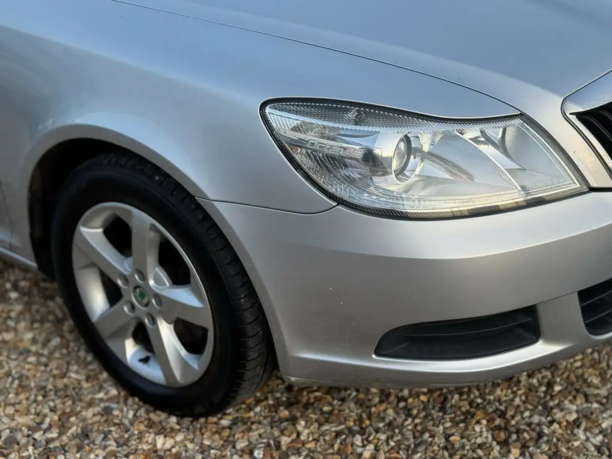 2012-skoda-octavia-20td-se-plus-140bhp-estate-big-41