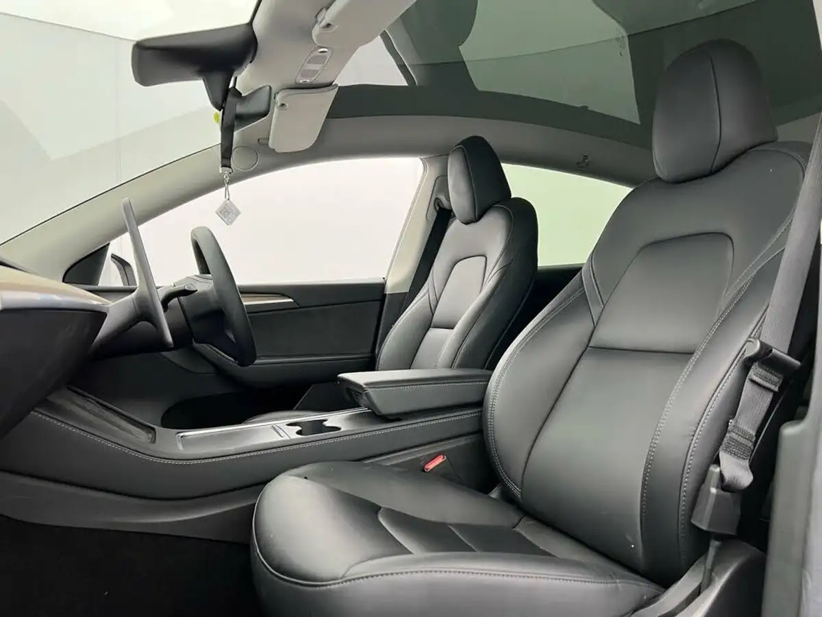 2022-tesla-model-y-e-long-range-big-13