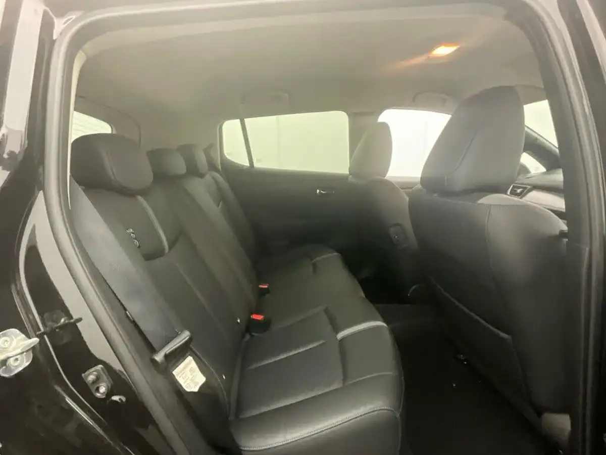 2019-nissan-leaf-e-tekna-big-17