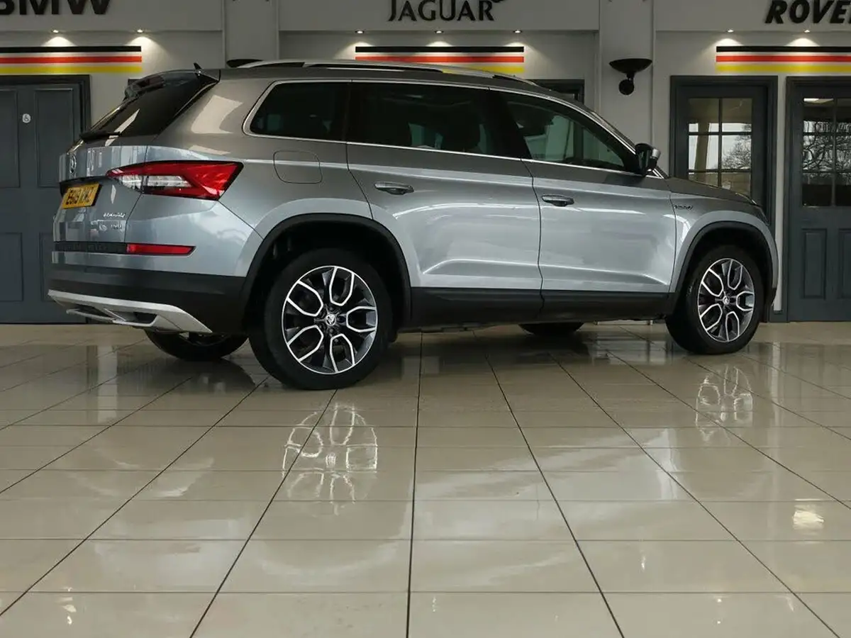 2019-skoda-kodiaq-20tdi-scout-190ps-seats-scr-dsg-big-6