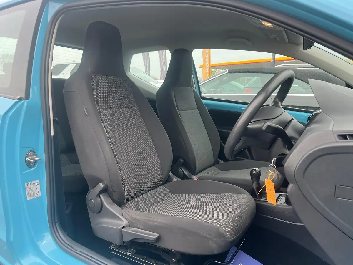 2017-volkswagen-up-10-take-up-3d-big-5