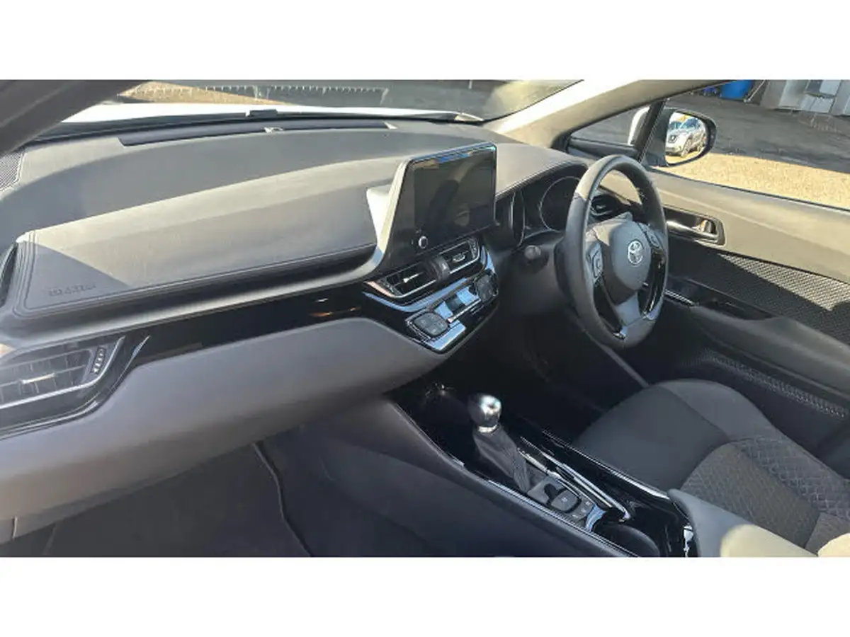 2022-toyota-c-hr-18-vvt-i-design-big-8