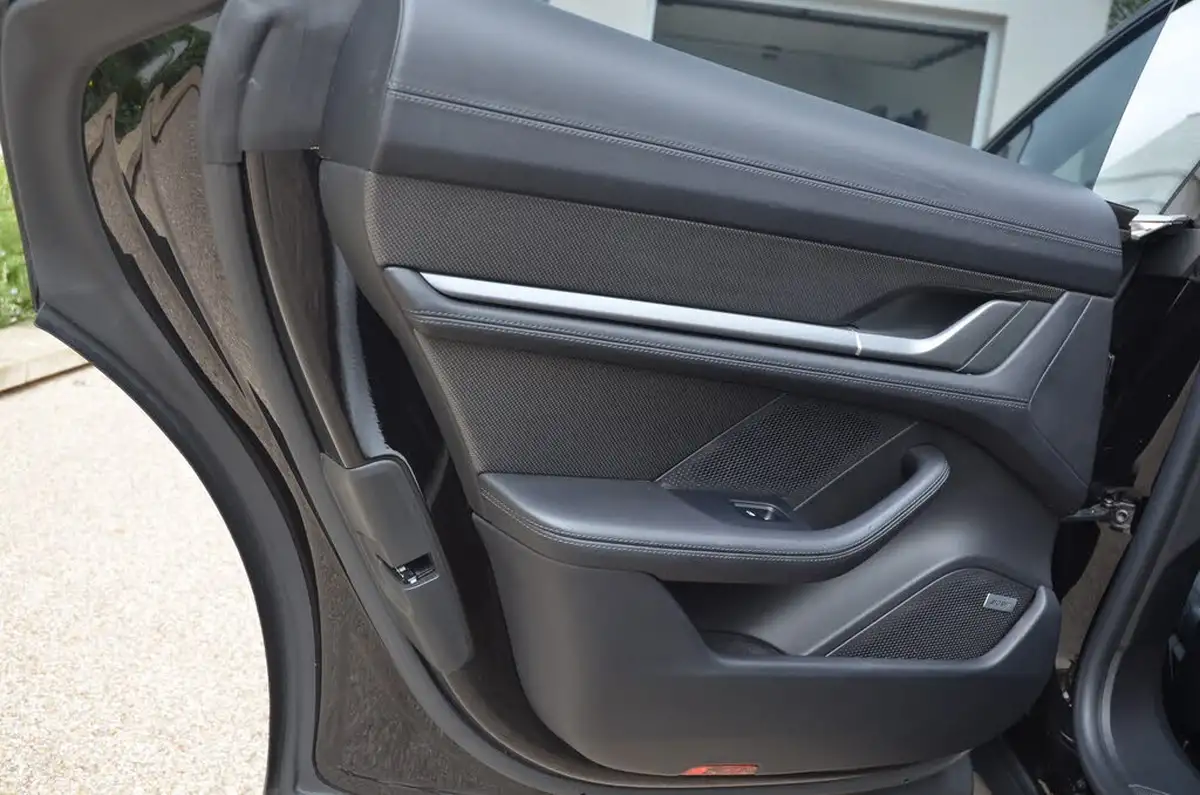 2021-porsche-taycan-e-turbo-s-performance-battery-plus-big-45