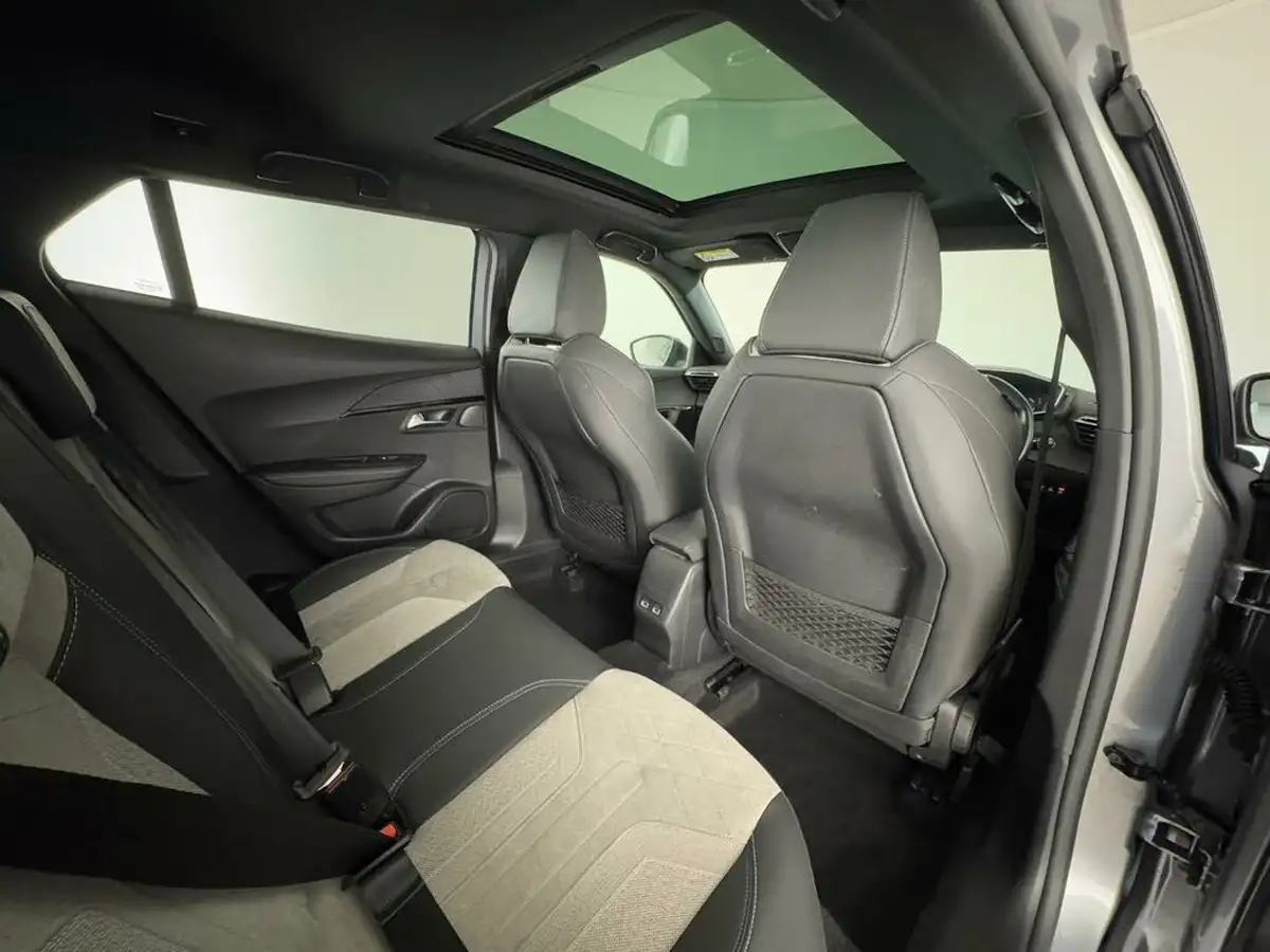 2021-peugeot-2008-suv-e-gt-big-17