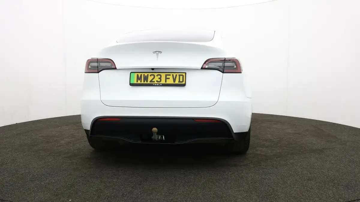 2023-tesla-model-y-e-rwd-big-5