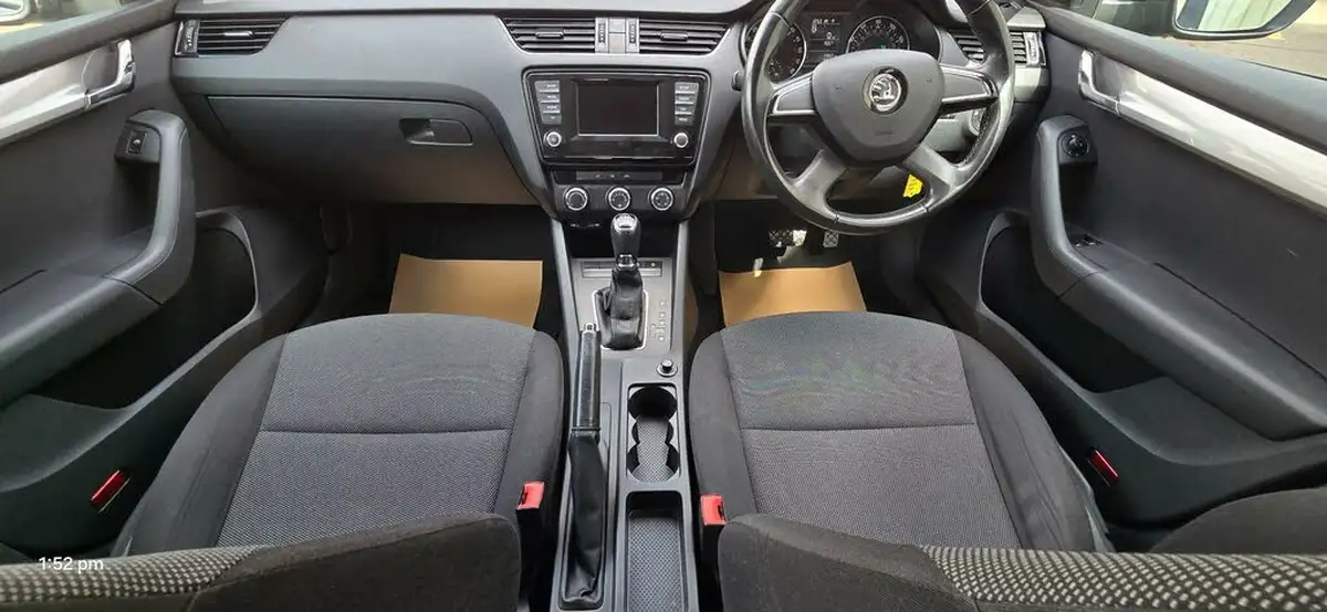 2014-skoda-octavia-16tdi-estate-dsg-big-24