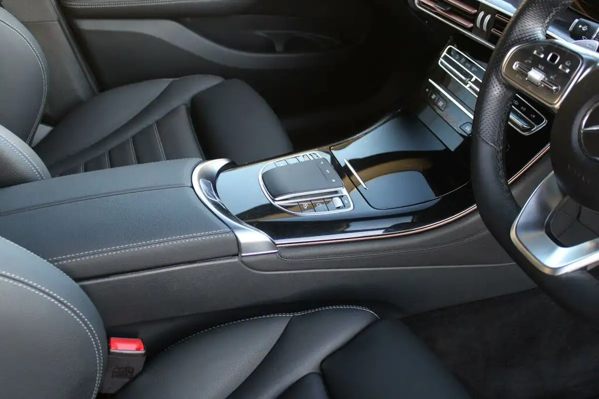 2021-mercedes-benz-eqc-e-eqc-400-amg-line-big-23