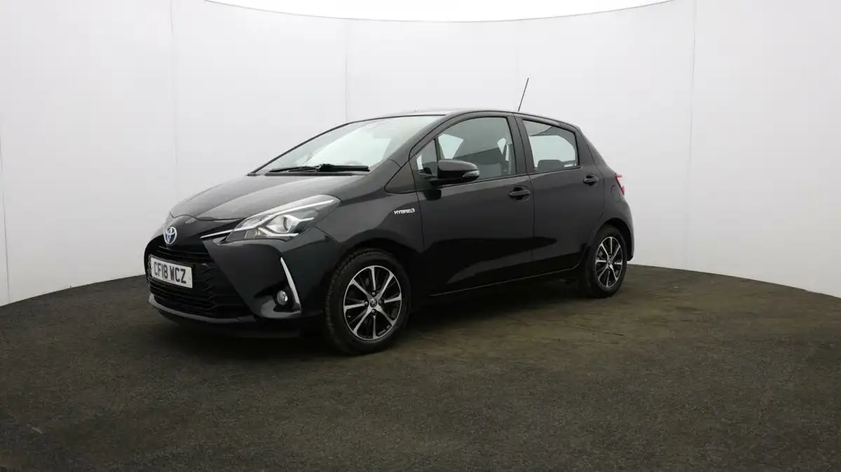 2018-toyota-yaris-15-vvt-i-icon-tech-98bhp-hybrid-1497cc-e-cvt-big-28