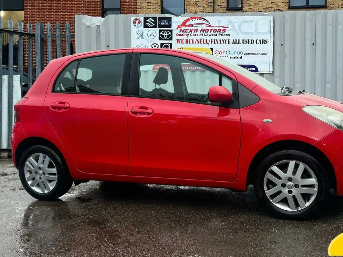 2008-toyota-yaris-10-tr-5d-big-6