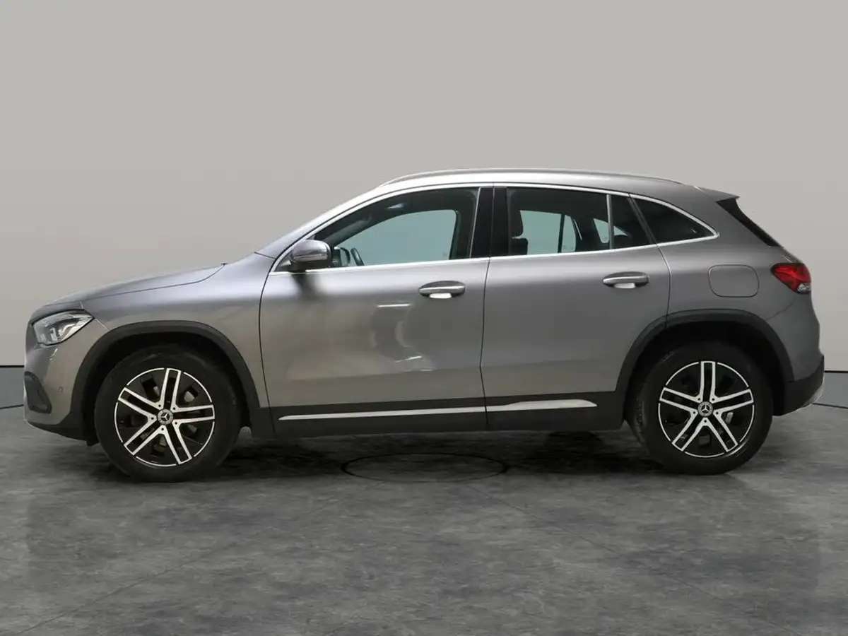 2020-mercedes-benz-gla-class-13-gla-200-sport-executive-big-12