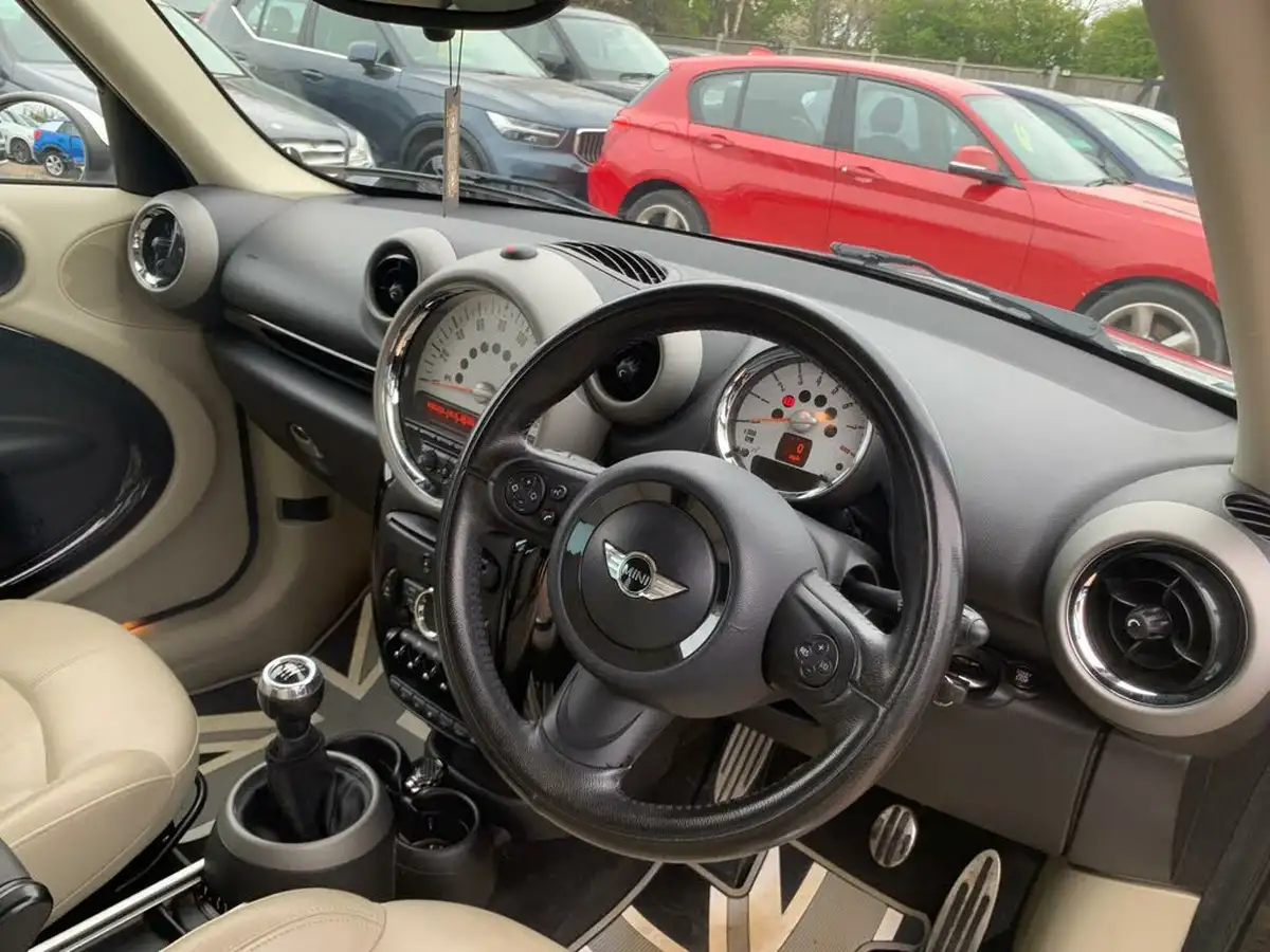 2011-mini-countryman-16-cooper-s-190bhp-all4-big-10