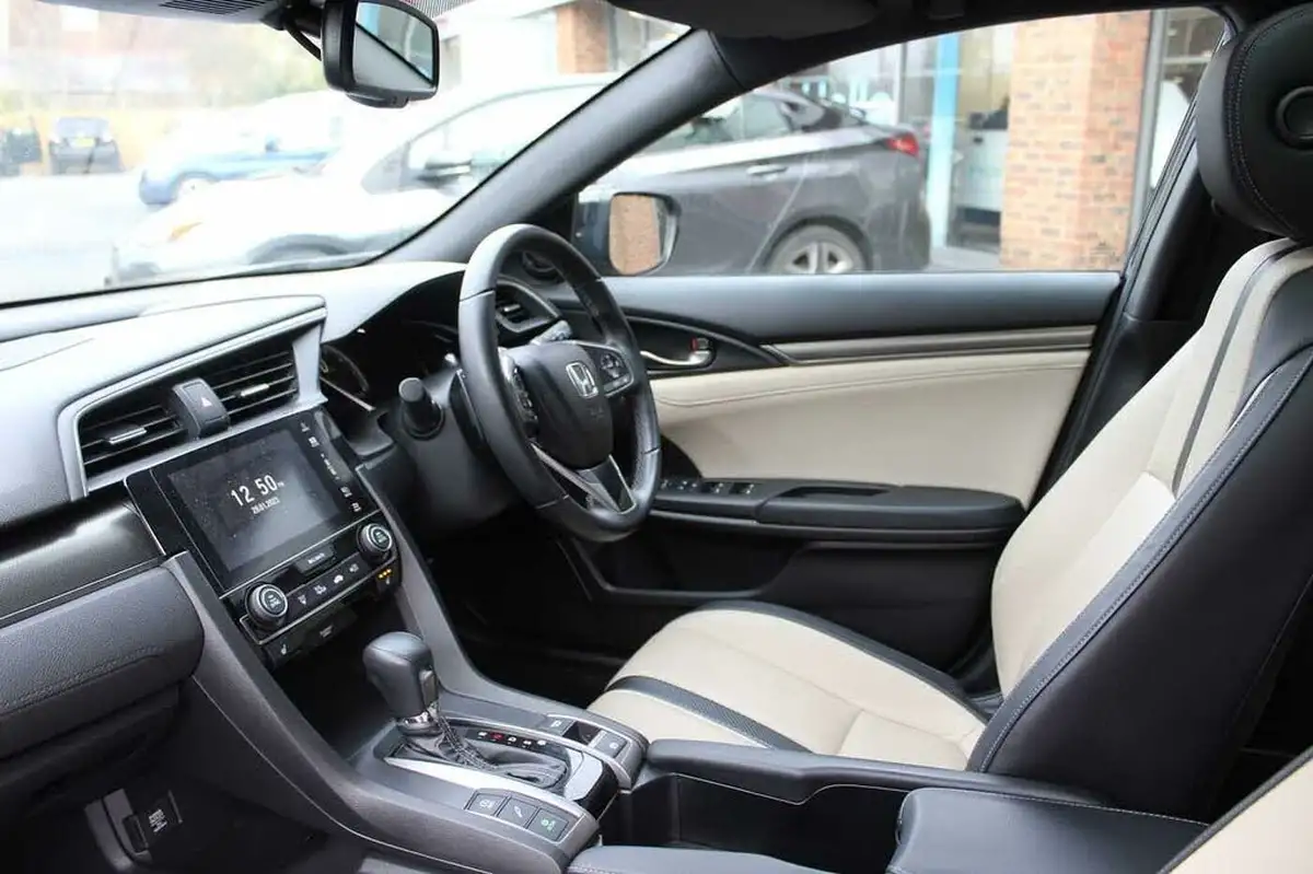2018-honda-civic-15-vtec-turbo-prestige-cvt-big-1