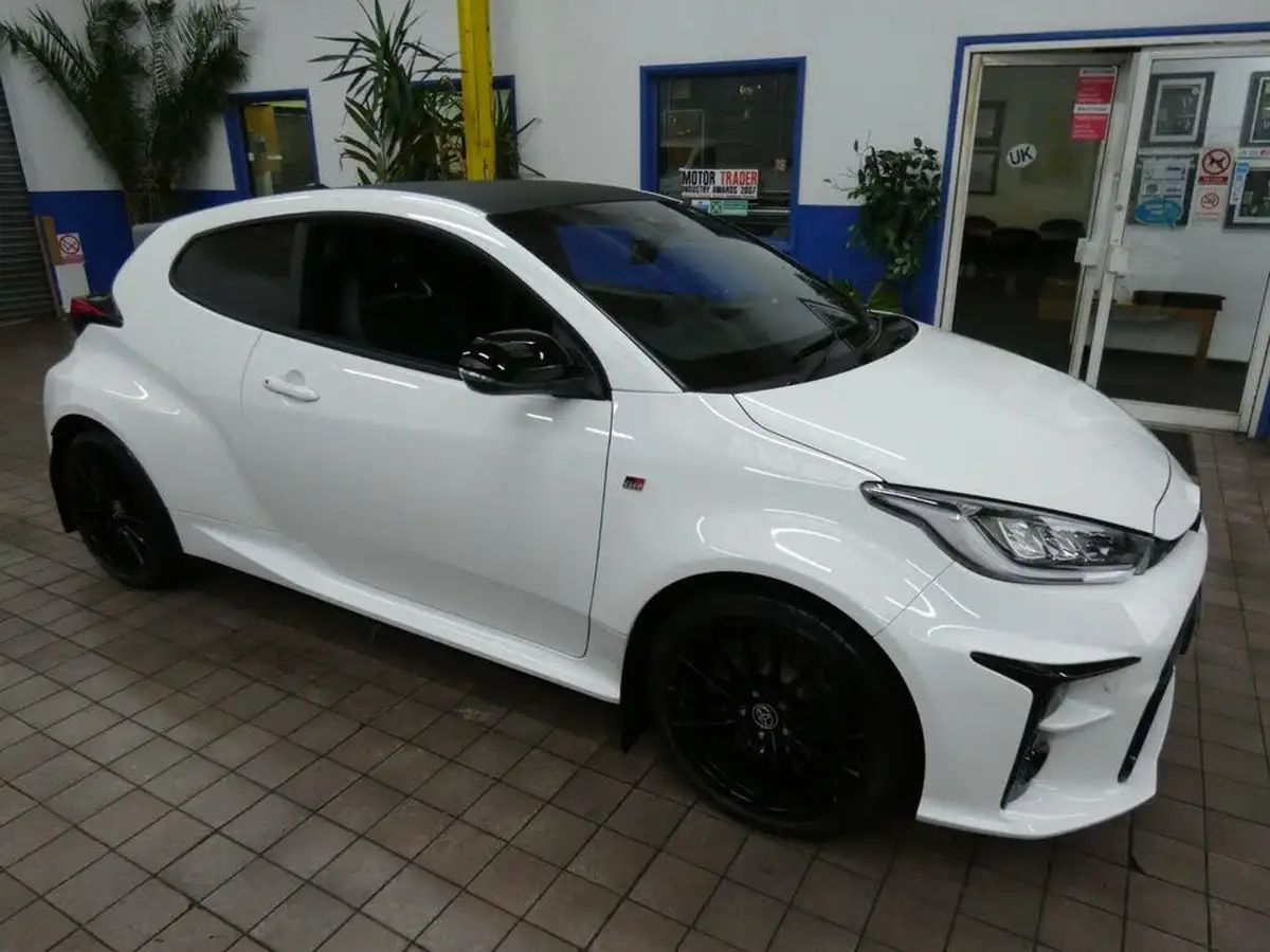 2021-toyota-yaris-16-gr-convenience-pack-big-45