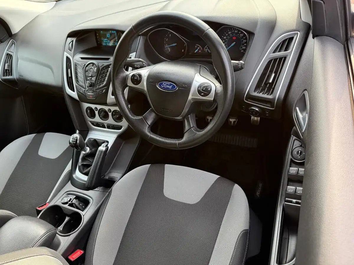 2014-ford-focus-10-zetec-s-scti-hatchback-big-21